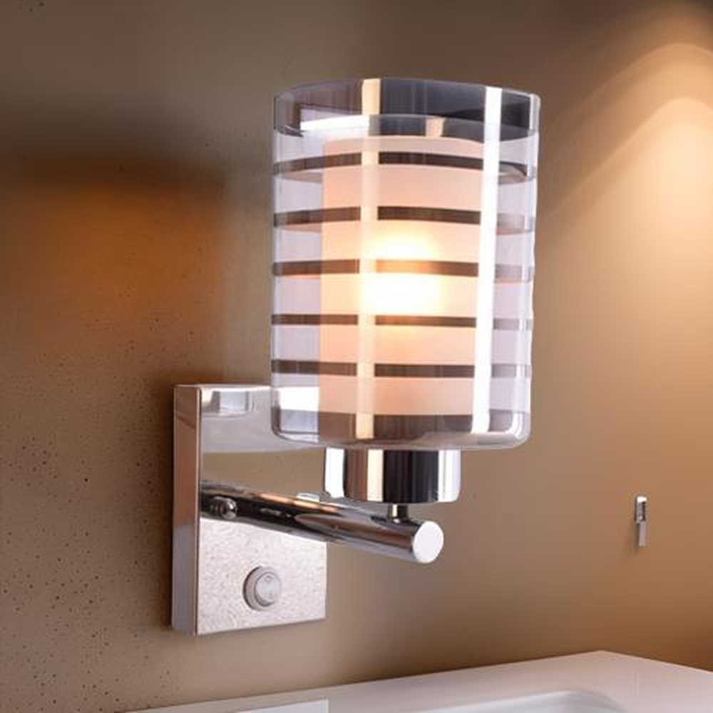 Chrome Wall Light with Silver Lines Glass Shade, E27