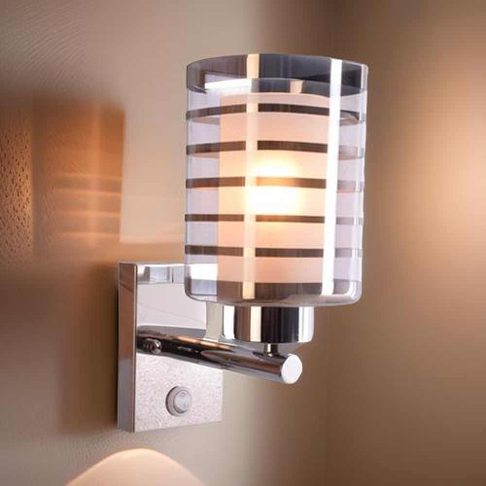 Chrome Wall Light with Silver Lines Glass Shade, E27